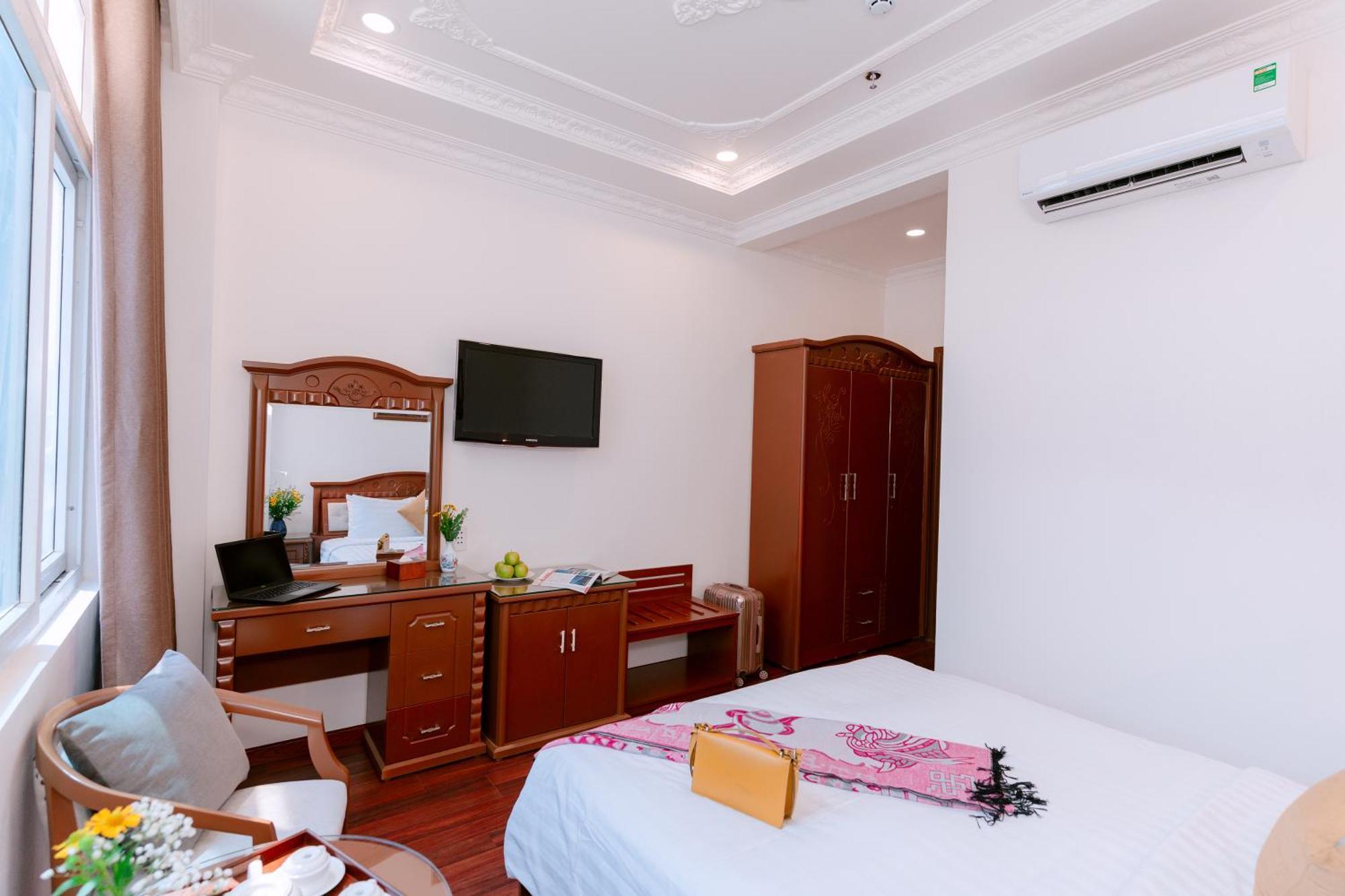 Dahlialand Saigon & Swimming Pool
